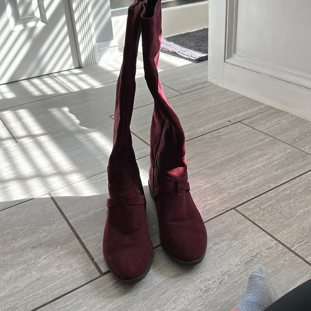 Alfani burgundy suede boots size 9